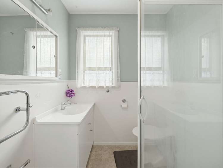 1204 Norfolk Crescent Mayfair_6