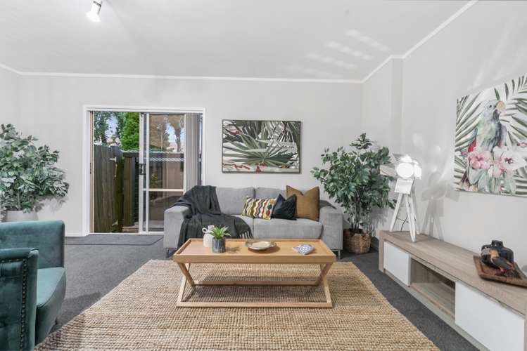 15 Longfellow Parade Glen Eden_14