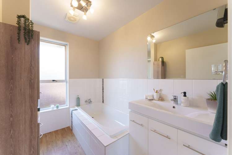 33 Gibson Drive Hornby_10