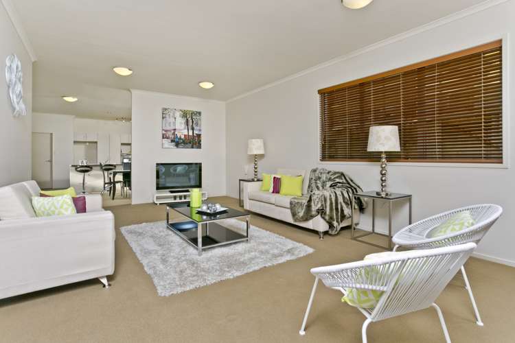 14 Greenbough Lane Greenhithe_6