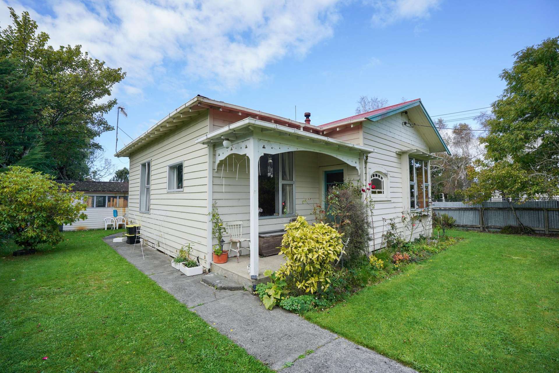 37 High Street East Nightcaps_0