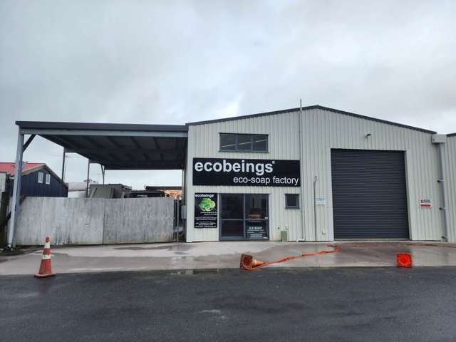 Large Office and Warehouse/Workshop 