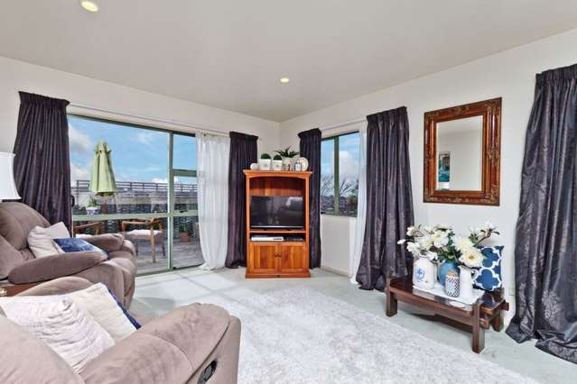 8 Target Road Totara Vale_4