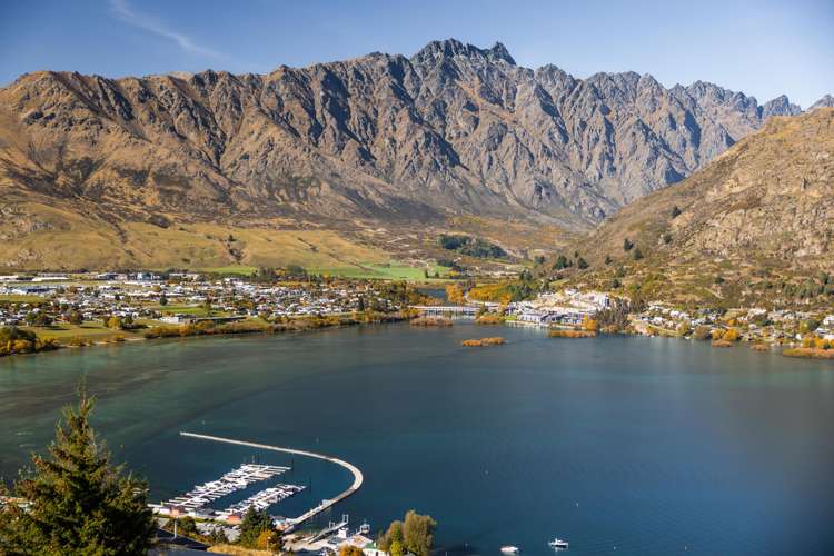 8 Florence Close Queenstown Hill_7