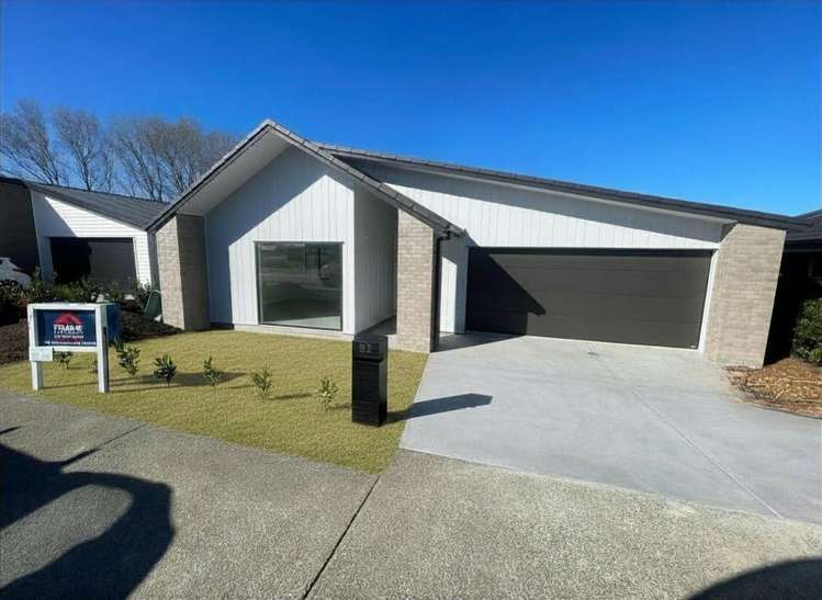 92 Metoriti Crescent_0