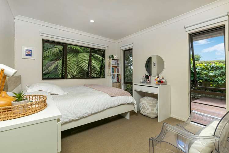 7 Springwater Vale Unsworth Heights_13