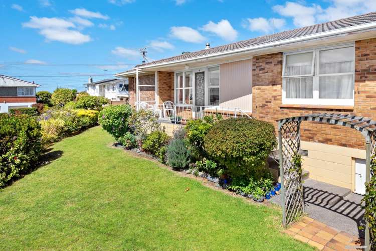 1/77 Royal View Road Te Atatu South_0