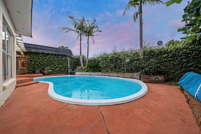 Overseas Vendor Says Sell - Spacious Family Li...
