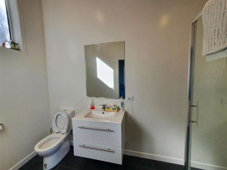 60 Douglas Street Okitu_23