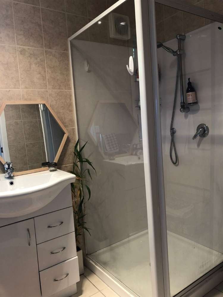 1/84 Rosier Road Glen Eden_12