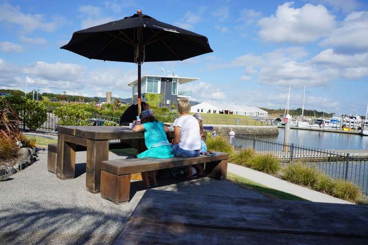 17 Finch Street One Tree Point_10