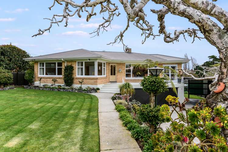 765 River Road Chartwell_2