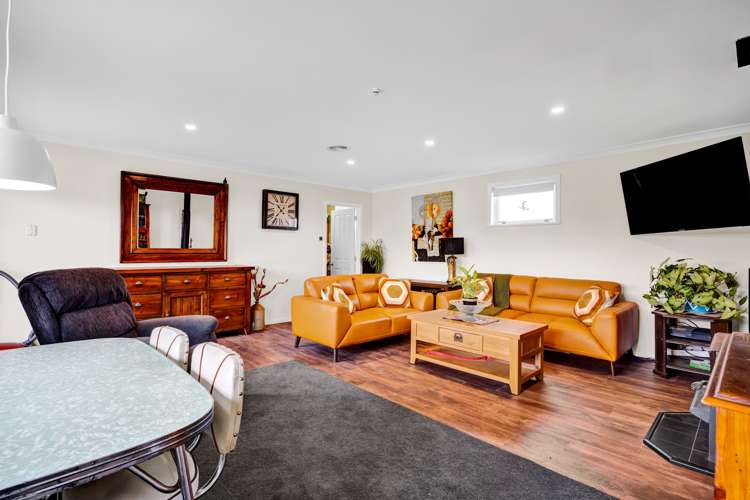 15 Auroa Road Otakeho_12