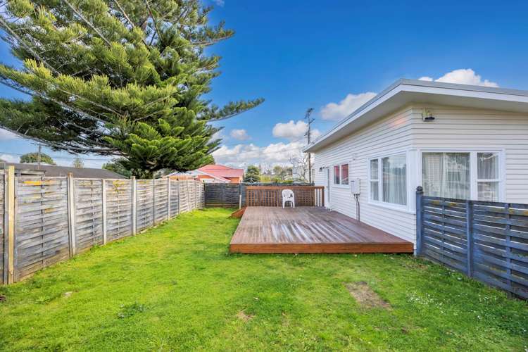 2/6 Northcote Road Takapuna_15