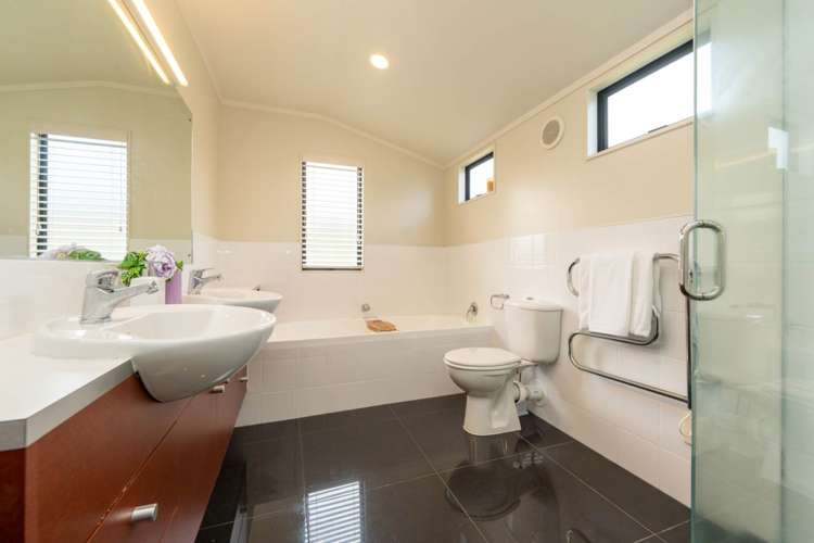 9 Brooke Ridge Rise East Tamaki Heights_13