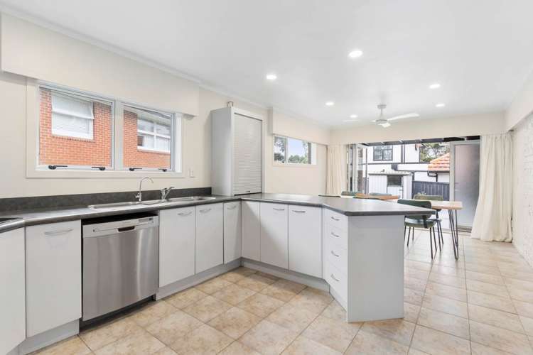 94 Pleasant Road Titirangi_13