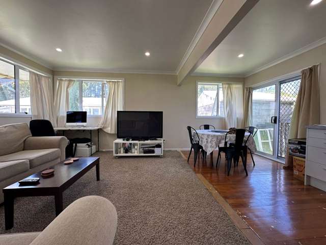 8 Lyndon Place Manurewa_2