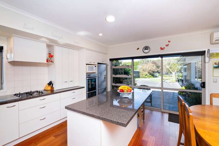 33 Delta Mews Place Clive_12