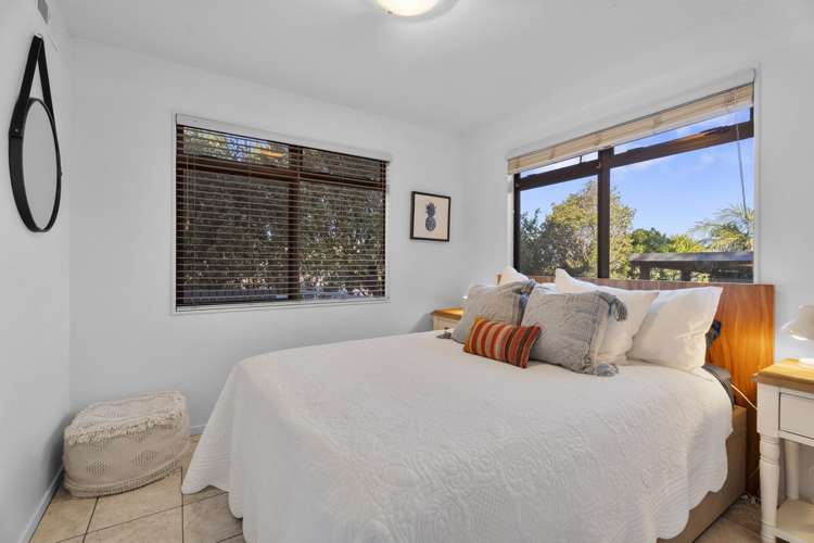 68 Queens Drive Oneroa_12