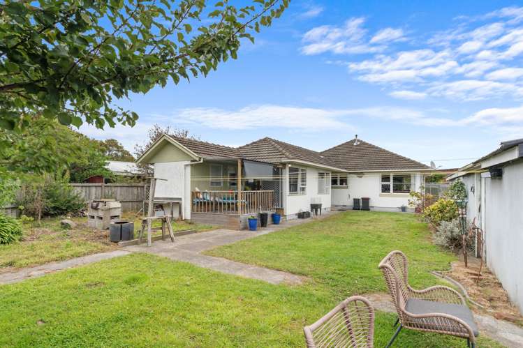 221 Breezes Road Aranui_14