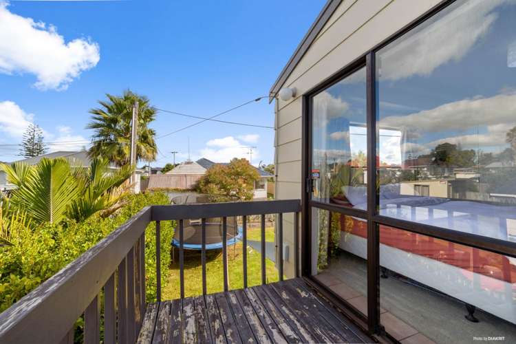 2/65 Lancaster Road Beach Haven_10