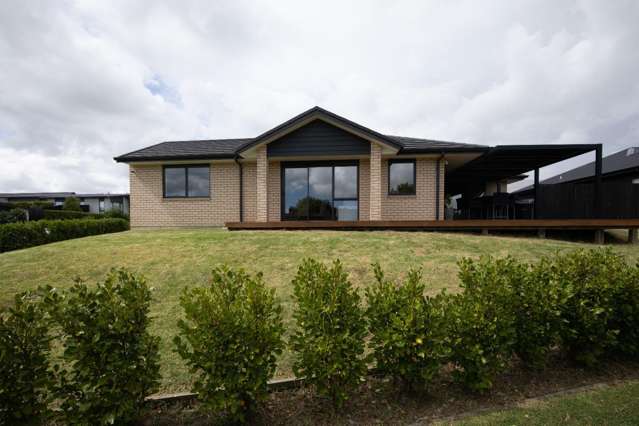 Modern Family Living in Paerata - 201m? on 619m? Section