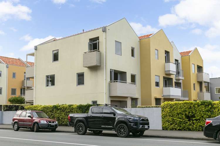 83/305 Evans Bay Parade Hataitai_16