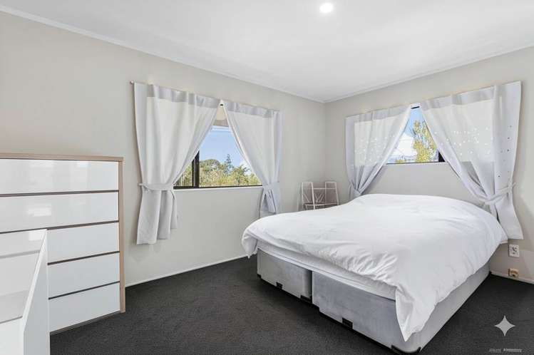2/16 Normanton Street Glenfield_4