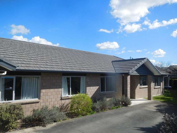 6 Castleton Way_0