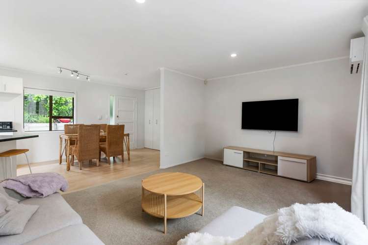 2/865 Beach Road Waiake_5