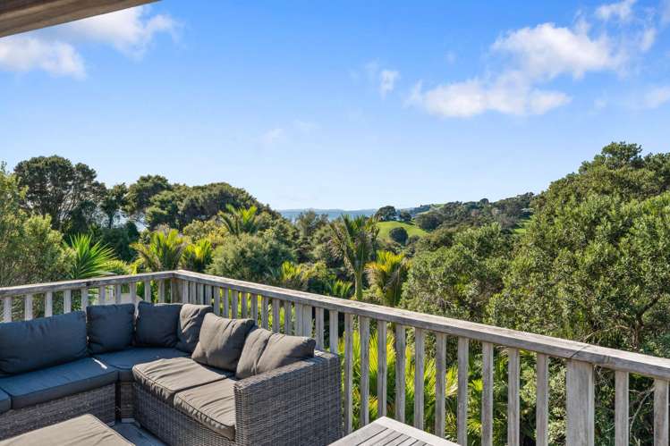 31 Marine View Road Onetangi_11