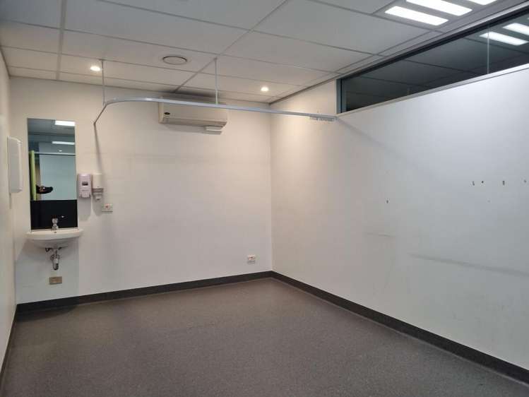 Whole Ground Floor, 45 Rugby Street Te Aro_11
