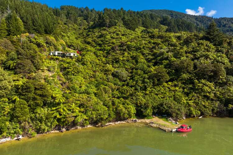 1 Black Point, Whatanihi Marlborough Sounds_12