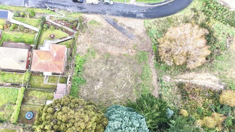 40 and 42 Waldron Crescent Green Island_16