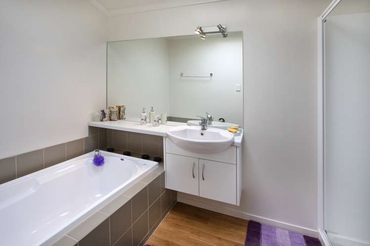 52a Aspiring Avenue Flat Bush_11