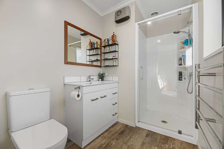 1 Hurricane Way Burleigh_17