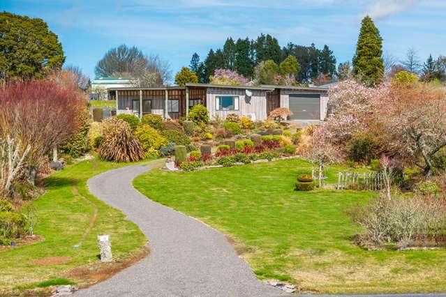 Family Space, Views & Zoned For Owhango Primary