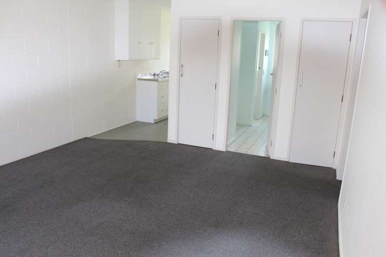 200 Old Farm Road Hamilton East_9