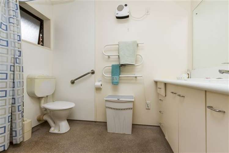 2/4 Fraser Road Narrow Neck_12