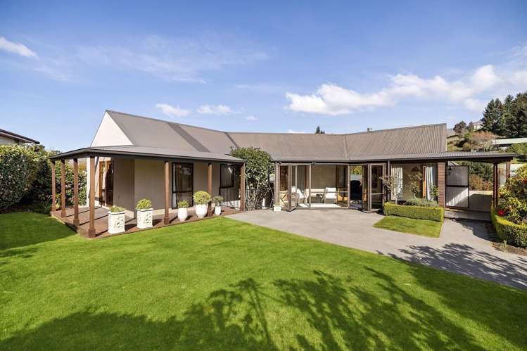 9 Greenstone Place Fernhill/Sunshine Bay_1