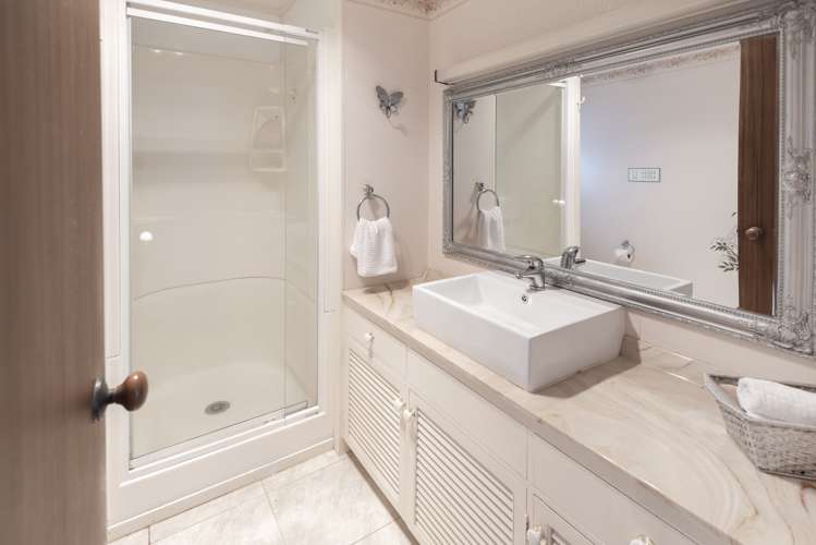 84 The Parade Island Bay_11