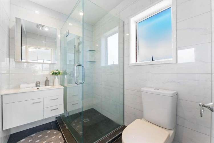 84 Gossamer Drive Pakuranga Heights_12