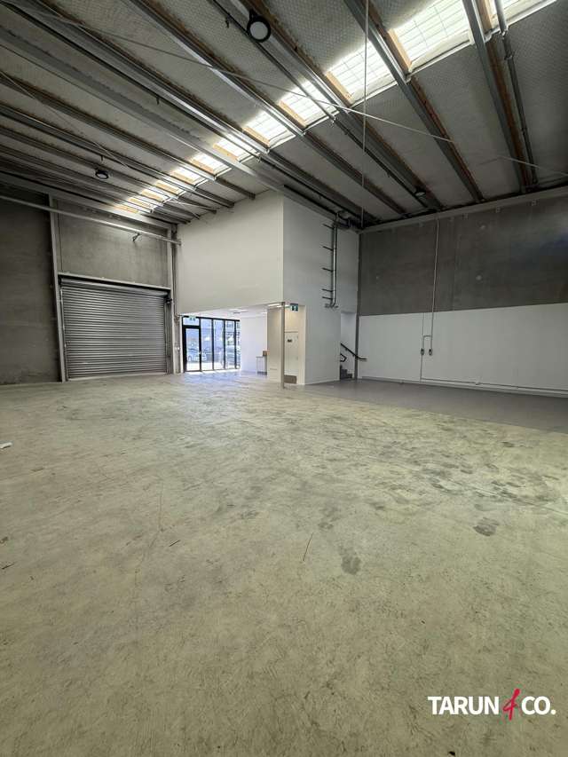 147 sqm Manurewa Warehouse with Container Access