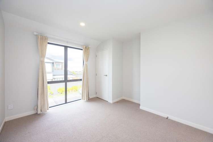 6 Henry Lloyd Place Silverdale_19
