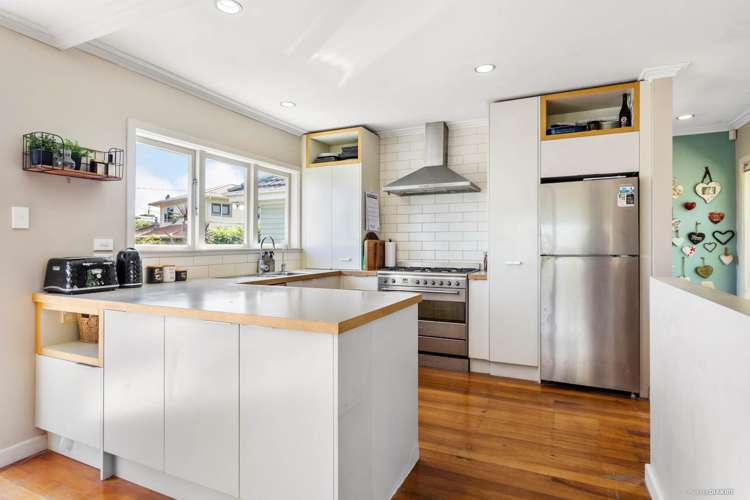 1/87a Kowhai Road Mairangi Bay_6