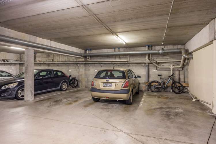 2/2 Upper Queen Street Auckland Central_16