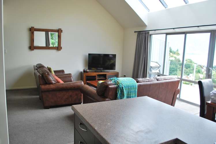 2/70 Dart Place Fernhill/Sunshine Bay_3