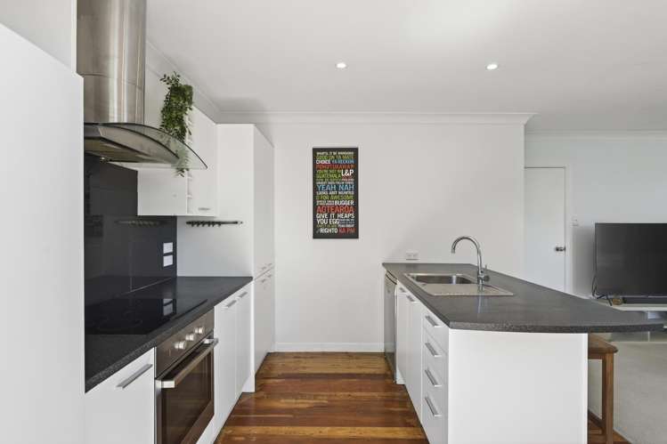 281 Tukapa Street Westown_10