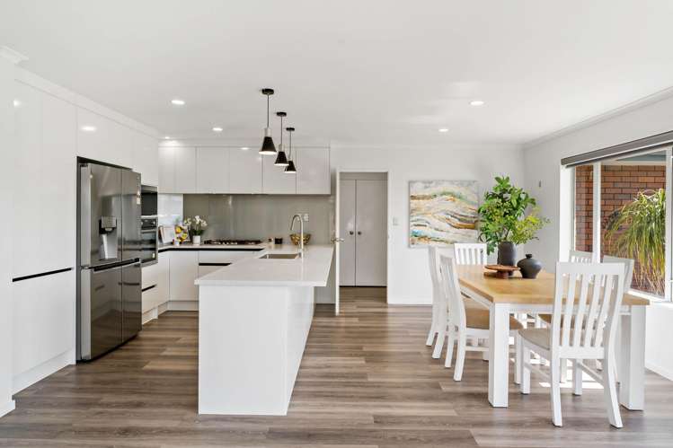 8 Belcoo Crescent East Tamaki_2