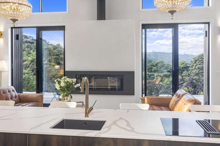 16 Long Road Waitakere_6